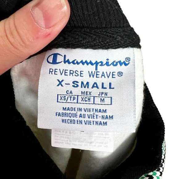 Champion • Plaid Cropped Sweater - Picture 4 of 6